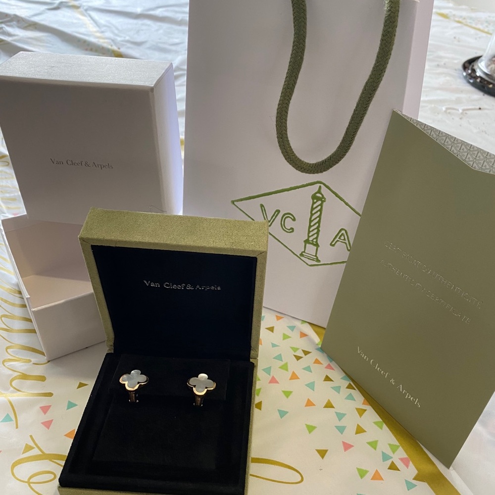 Van Cleef & Arpels Pure Alhambra earstuds